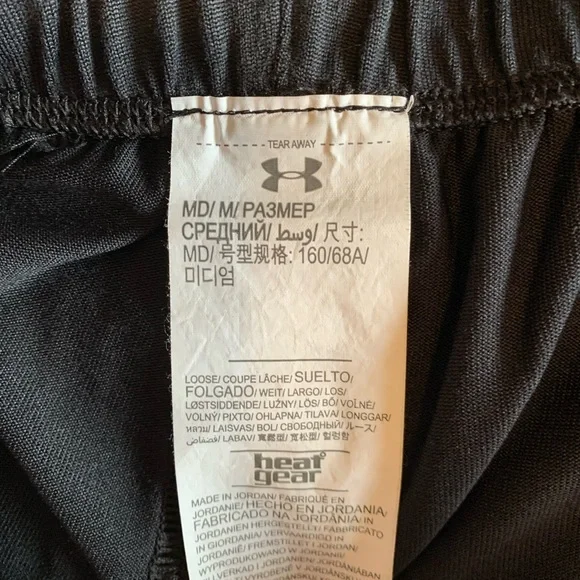 Woman’s UA shorts - Picture 3 of 3